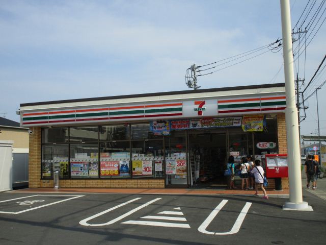 コンビニ　セブンイレブン（コンビニ）まで220m