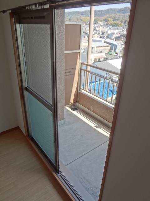 バルコニー　違うお部屋の写真です。ご参考までに