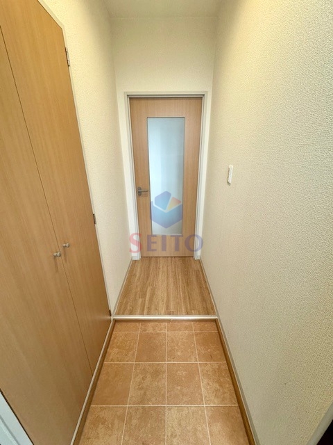 玄関　別階の参考写真になります