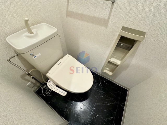 トイレ　別階の参考写真になります