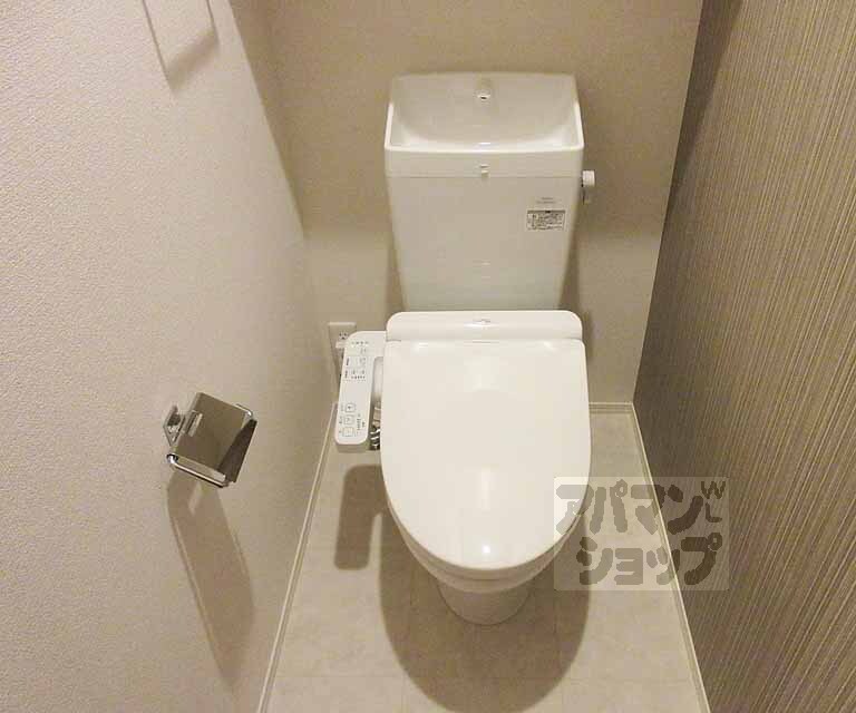 トイレ　ウォシュレットつき