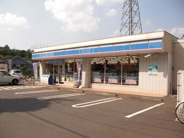 コンビニ　ローソン（コンビニ）まで748m