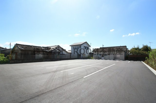 駐車場　駐車場があるので、車を買う予定の方も安心です
