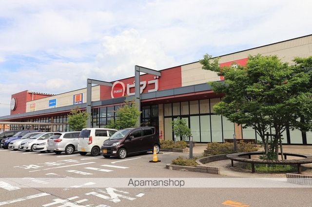 スーパー　アピタタウン金沢ベイ店（スーパー）まで802m