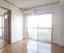 居室・リビング　白基調のキレイなお部屋です。