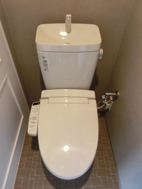 トイレ　ウォシュレット機能付き
