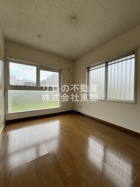 その他部屋・スペース　２面採光なので、明るく風通しのよい過ごしやすいお部屋です♪