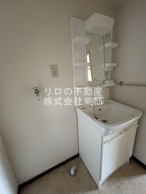その他　洗濯機置き場は室内にあるので雨に濡れる心配はありません。