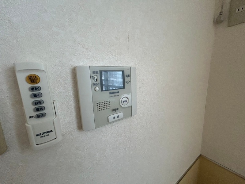 セキュリティ　ＴＶモニター付インターホンです。来客者の顔が見えるので安心！