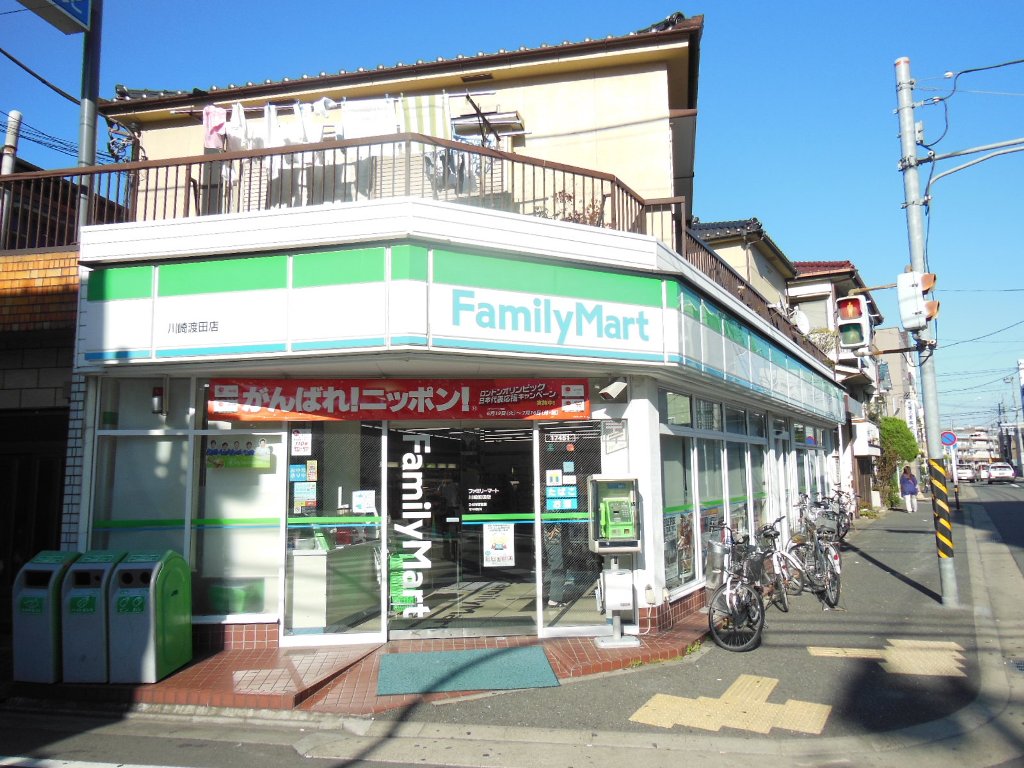 コンビニ　ファミリーマート（コンビニ）まで100m