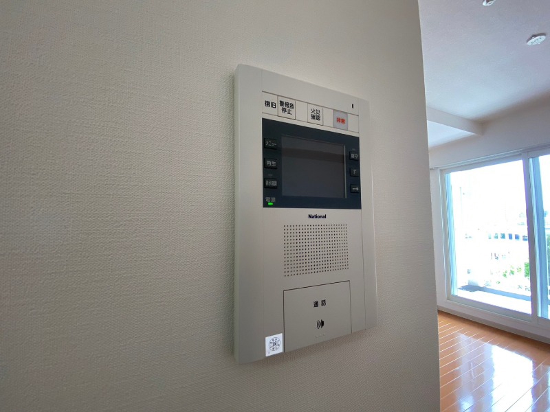 セキュリティ　ＴＶモニター付インターホンです。来客者の顔が見えるので安心！