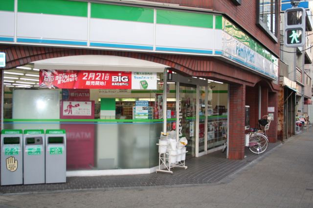 コンビニ　ファミリーマート（コンビニ）まで340m