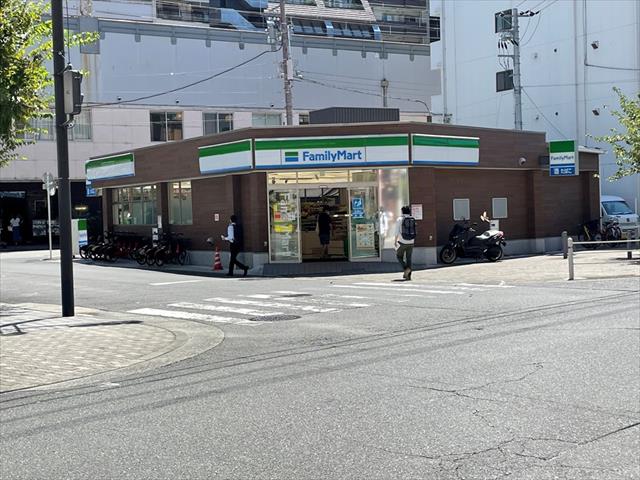 コンビニ　ファミリーマート（コンビニ）まで568m