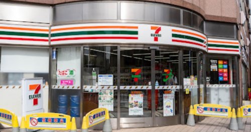 コンビニ　セブンイレブン 亀有駅前店（コンビニ）まで302m