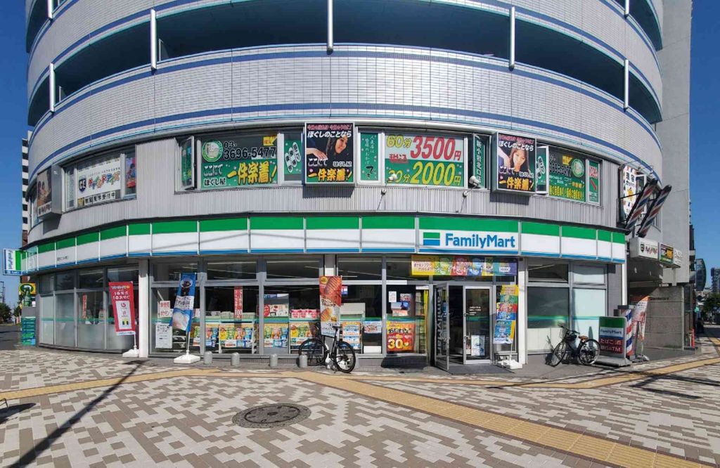 コンビニ　ファミリーマート 葛飾たつみ橋店（コンビニ）まで50m