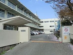 中学校　大蔵中学校（中学校）まで700m