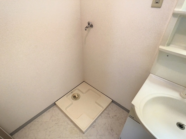 洗面設備　掲載写真は同型モデルを掲載しており実際のお部屋と仕様等が異な