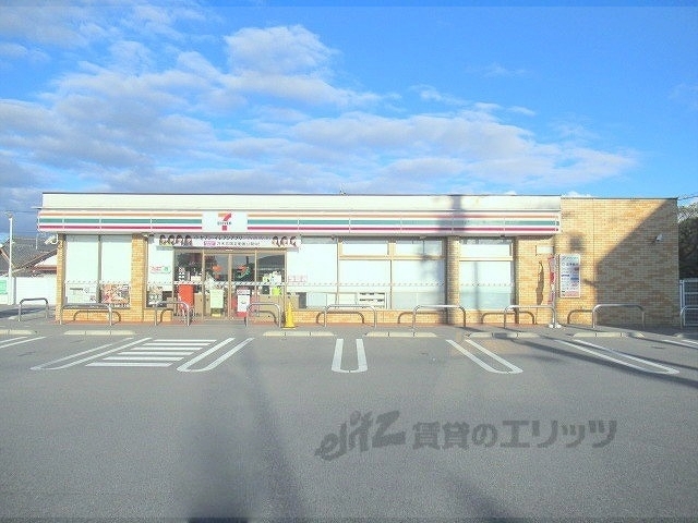 コンビニ　セブンイレブン滋賀日野高校前店（コンビニ）まで400m