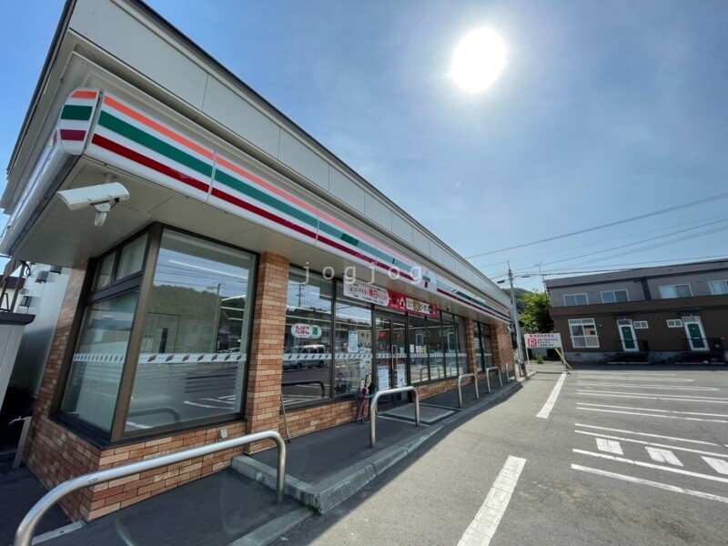 コンビニ　セブンイレブン札幌川沿12条店（コンビニ）まで517m