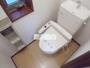 トイレ　清潔感のあるウォシュレット付きのトイレです