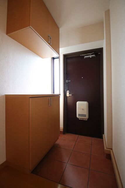 玄関　他部屋の参考写真です。