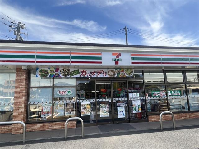 コンビニ　セブンイレブン（コンビニ）まで525m