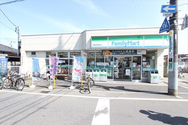 コンビニ　ファミリーマート（コンビニ）まで1208m