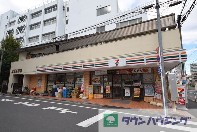 コンビニ　セブンイレブン北区赤羽南2丁目店（コンビニ）まで50m