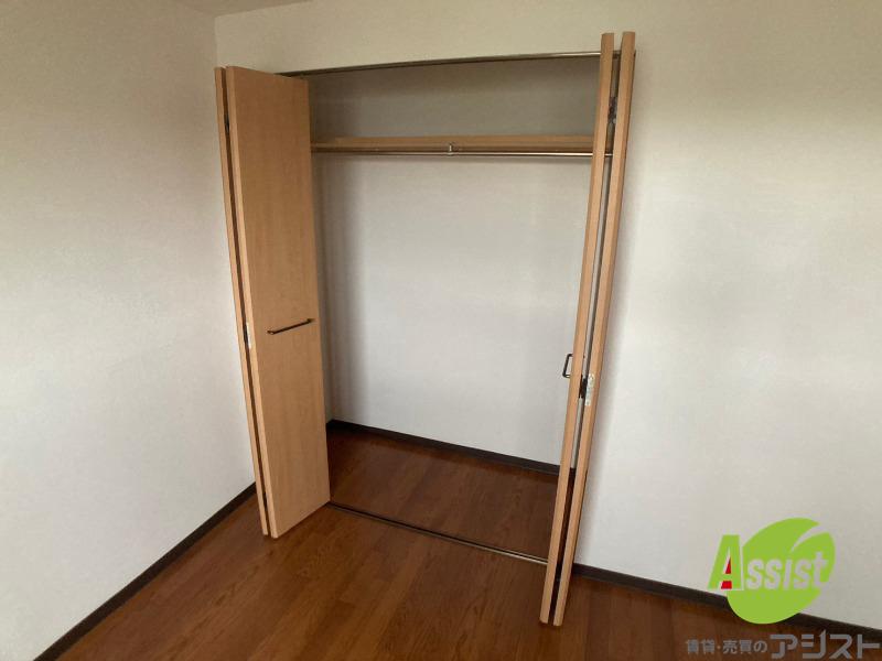 収納　寝室の収納です。部屋がすっきり片付きます。