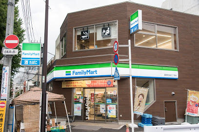 コンビニ　ファミリーマート 豊島南池袋三丁目店（コンビニ）まで689m