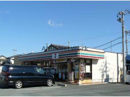 コンビニ　セブンイレブン豊川三蔵子町店（コンビニ）まで585m