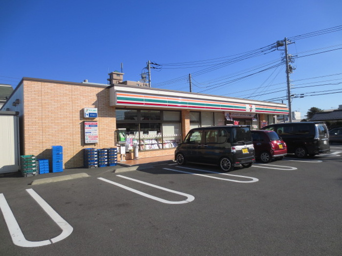 コンビニ　セブンイレブン（コンビニ）まで258m