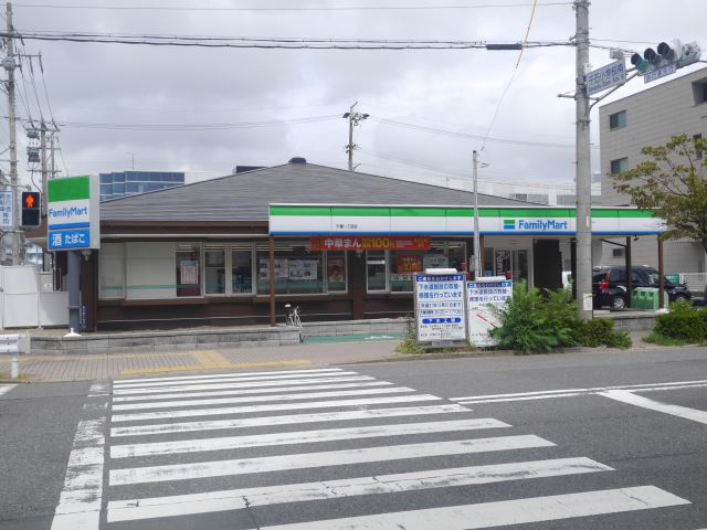 コンビニ　ファミリーマート（コンビニ）まで290m