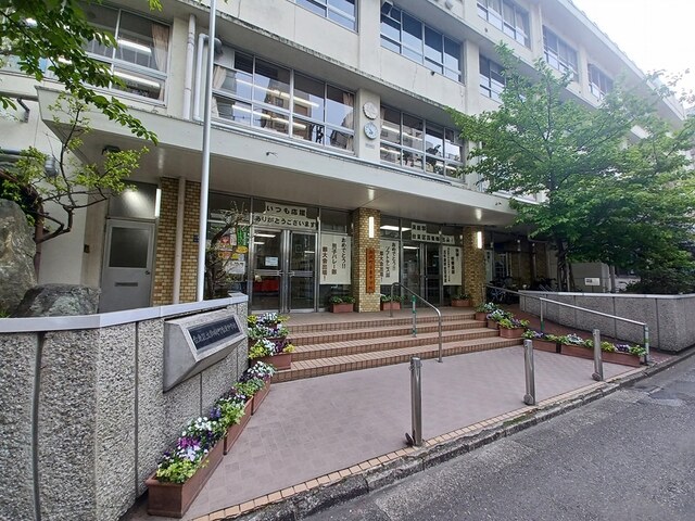 中学校　御徒町台東中学校（中学校）まで974m