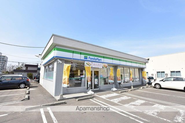 コンビニ　ファミリーマート（コンビニ）まで3537m