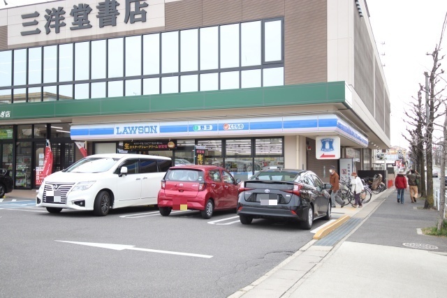 コンビニ　ローソン 名東よもぎ台一丁目店（コンビニ）まで300m