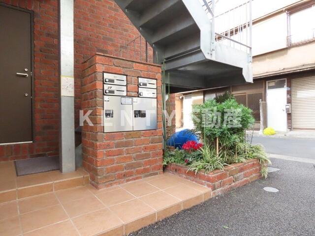 エントランス　落ち着いたエントランスです