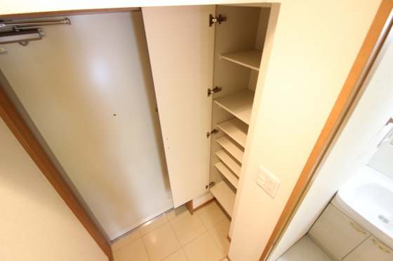 玄関　※別部屋の写真です