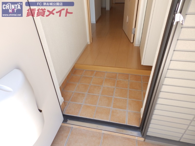 玄関　同型別部屋参考写真です