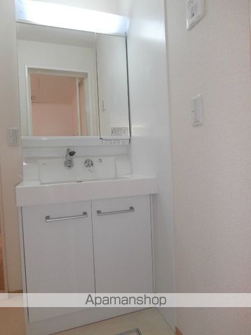 ＪＲ山陽本線 広島駅 バス乗車時間：13分 最寄りバス停で下車 徒歩3分 3階建 築17年の内装写真