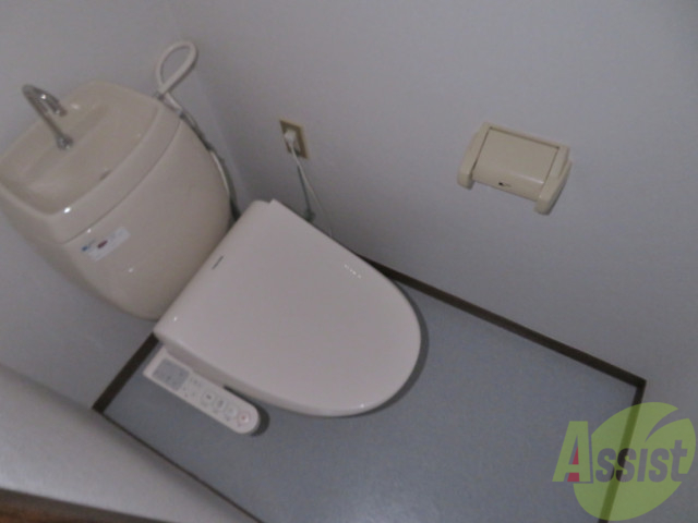 トイレ　ウォシュレット機能がついたトイレです。安心して使用できますね