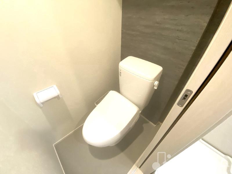 ＪＲおおさか東線 ＪＲ淡路駅 徒歩10分 3階建 築1年のトイレ写真