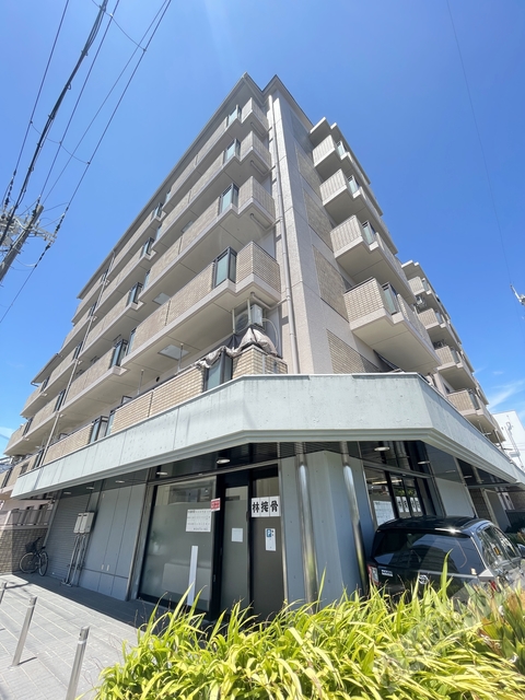 建物外観　鉄筋コンクリート造のしっかりとした造りです♪