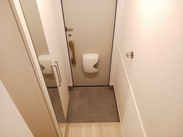 ◇イーストコート III◇の玄関写真