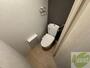 トイレ　こちらはトイレです。清潔感があり、安心して使用できます。