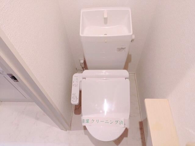 東急田園都市線 池尻大橋駅 徒歩10分 3階建 築6年のトイレ写真