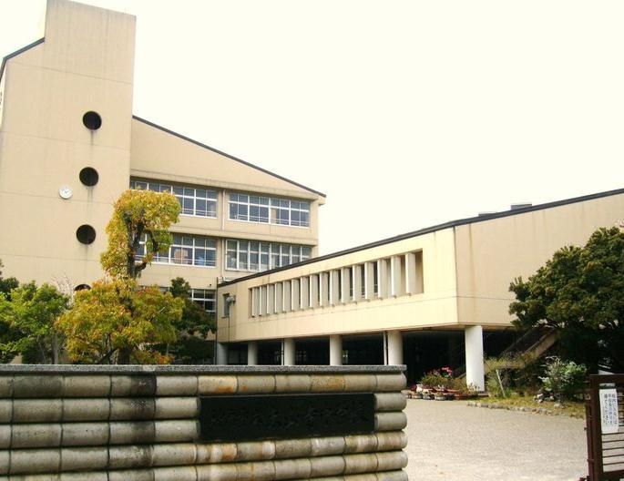 中学校　神戸市立太山寺中学校（中学校）まで1454m