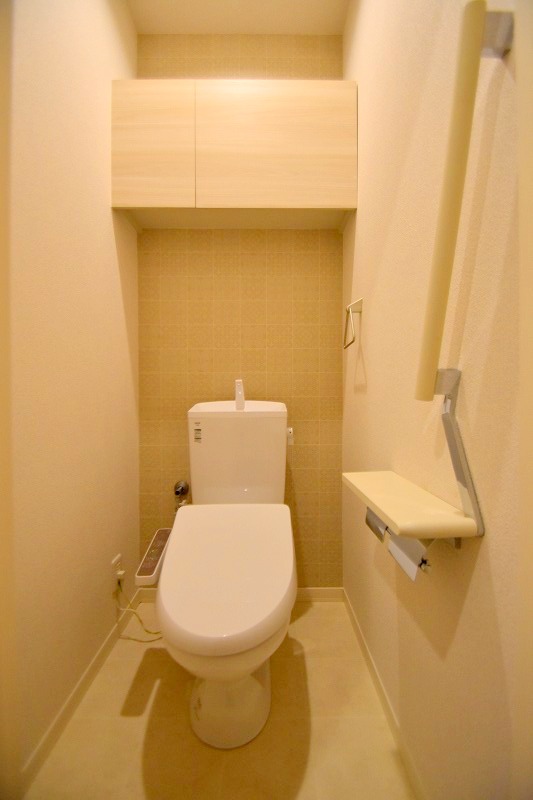 広島電鉄宮島線 修大協創中高前駅 徒歩4分 2階建 築32年のトイレ写真