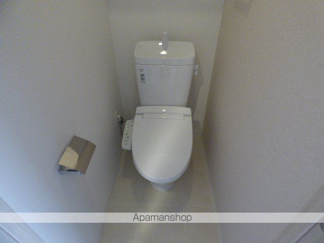 地下鉄御堂筋線 心斎橋駅 徒歩6分 15階建 築11年のトイレ写真