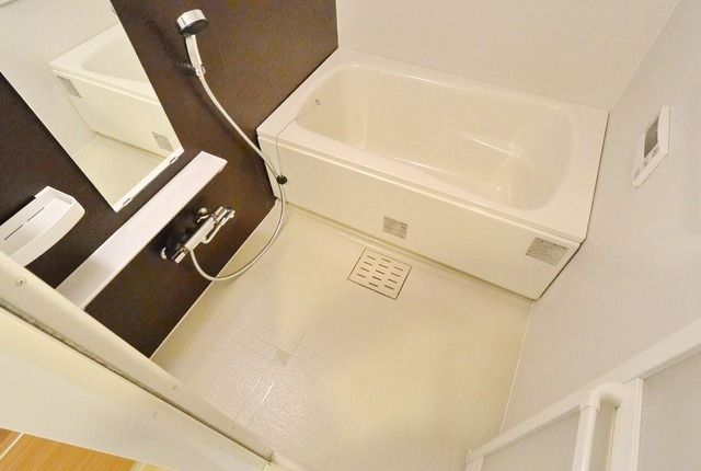 バス・シャワールーム　★追炊き・浴室乾燥機付きのバスルームです★